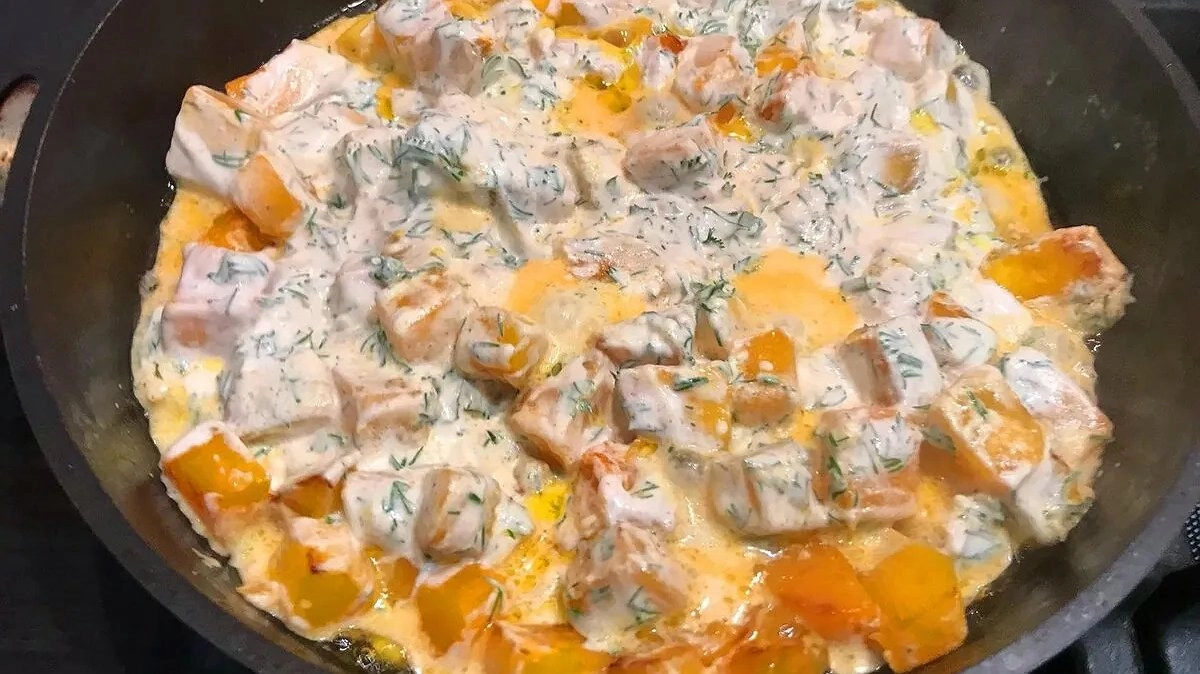 Тыква, тушенная в сметане: простой рецепт с карамельной корочкой, который покорит всех