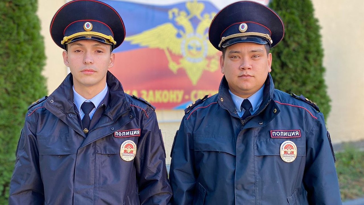 Главная картинка новости: Сотрудники ППС Новороссийска спасли пенсионера с сердечным приступом