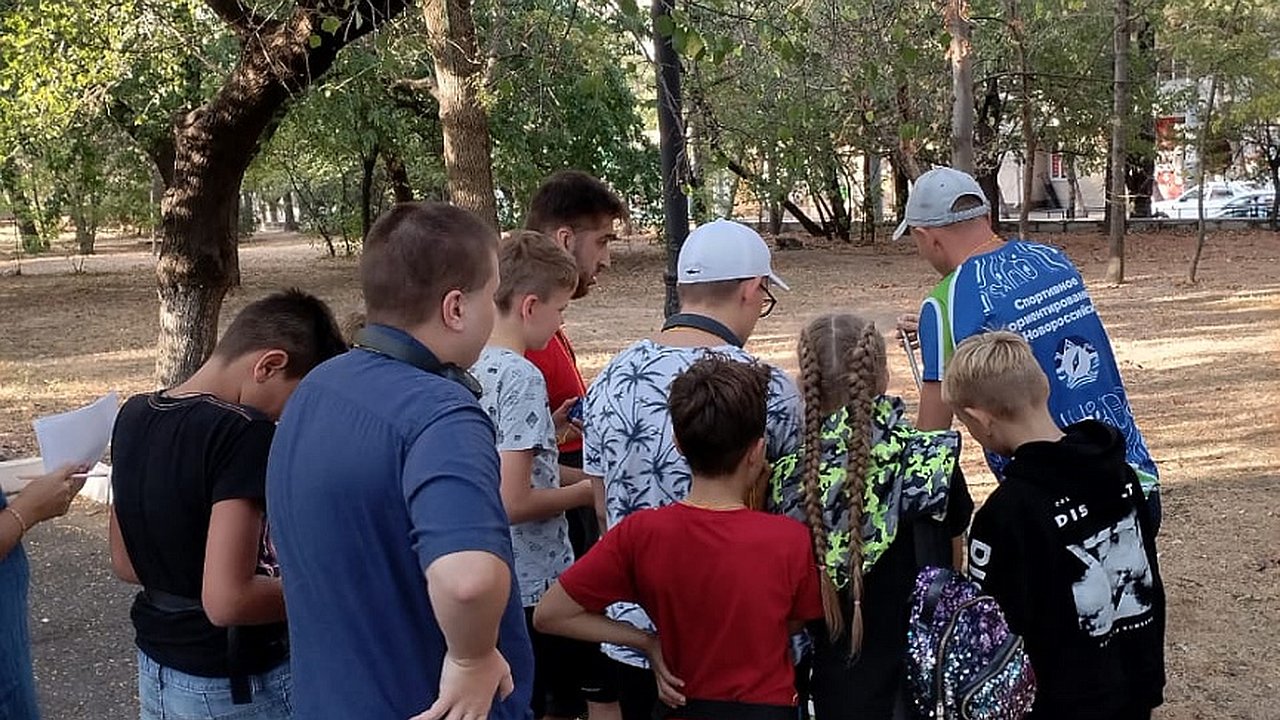 Главная картинка новости: В Новороссийске дети с сенсорными нарушениями освоили азы туристического ориентирования