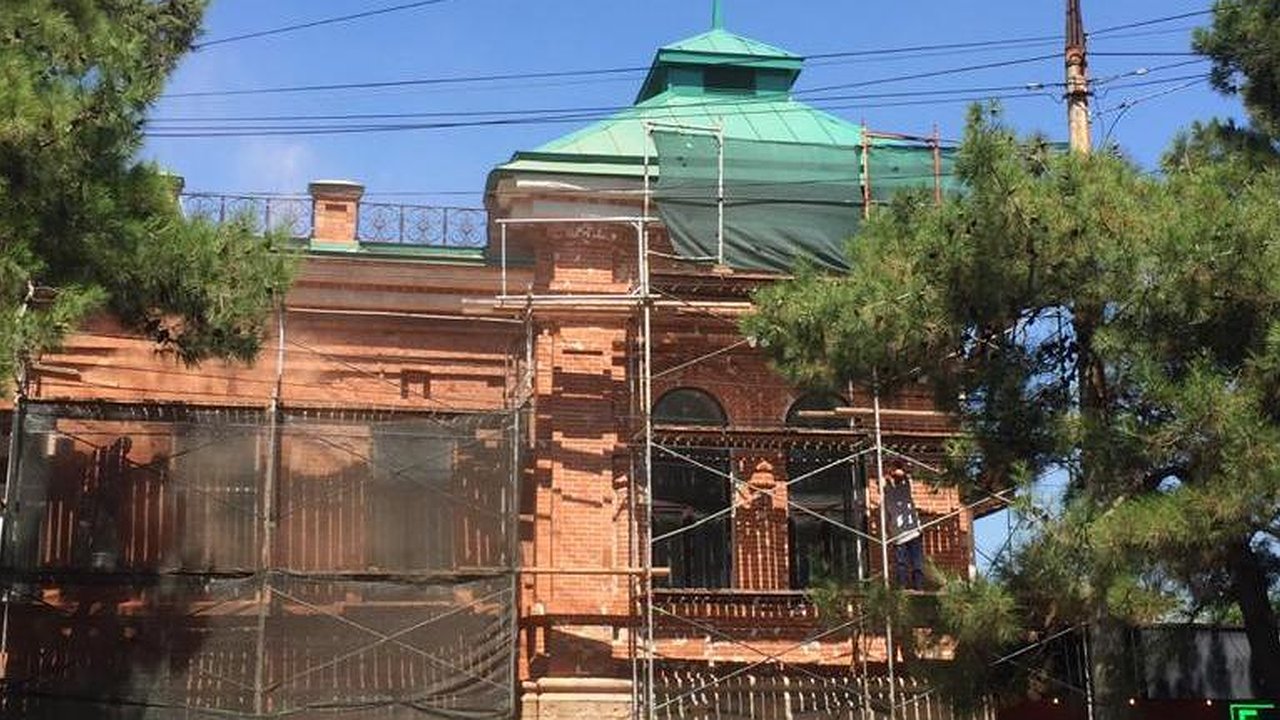 Главная картинка новости: Старейший дом Новороссийска отреставрируют до конца  года. История здания