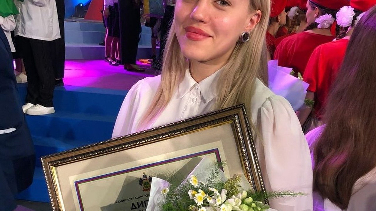 Главная картинка новости: Губернатор Кубани наградил юную жительницу Новороссийска