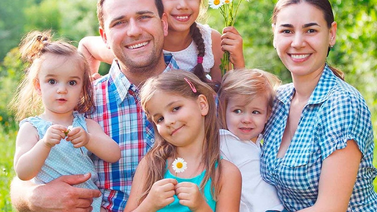 Главная картинка новости: Многодетные семьи Новороссийска получат выплаты на школьников. Как подать заявку?