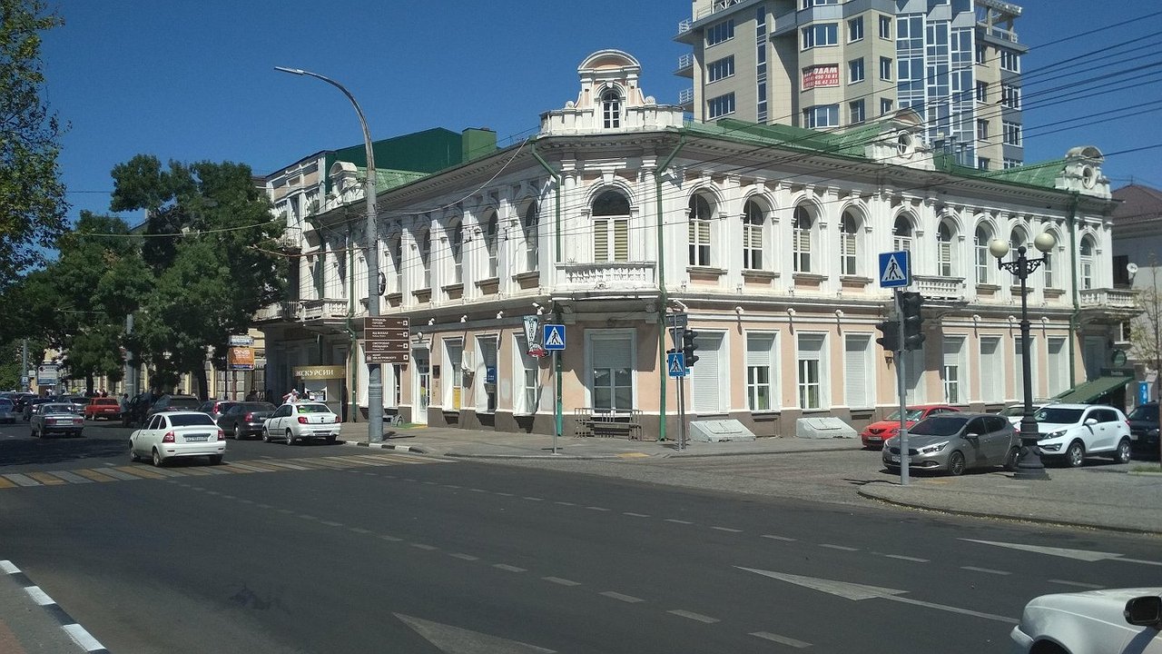 Главная картинка новости: Для любителей почитать: в Новороссийске работает бесплатная книжная ярмарка