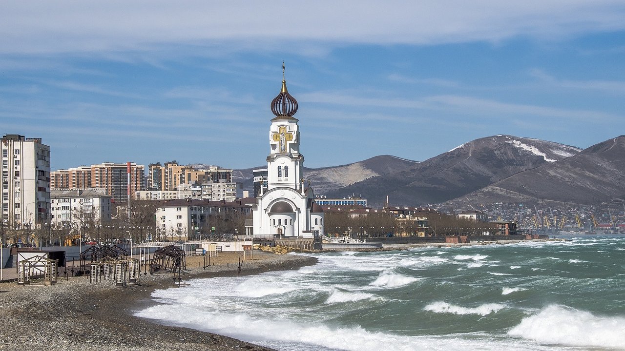 Главная картинка новости: Власти Новороссийска укрепят берег от мыса Любви до храма