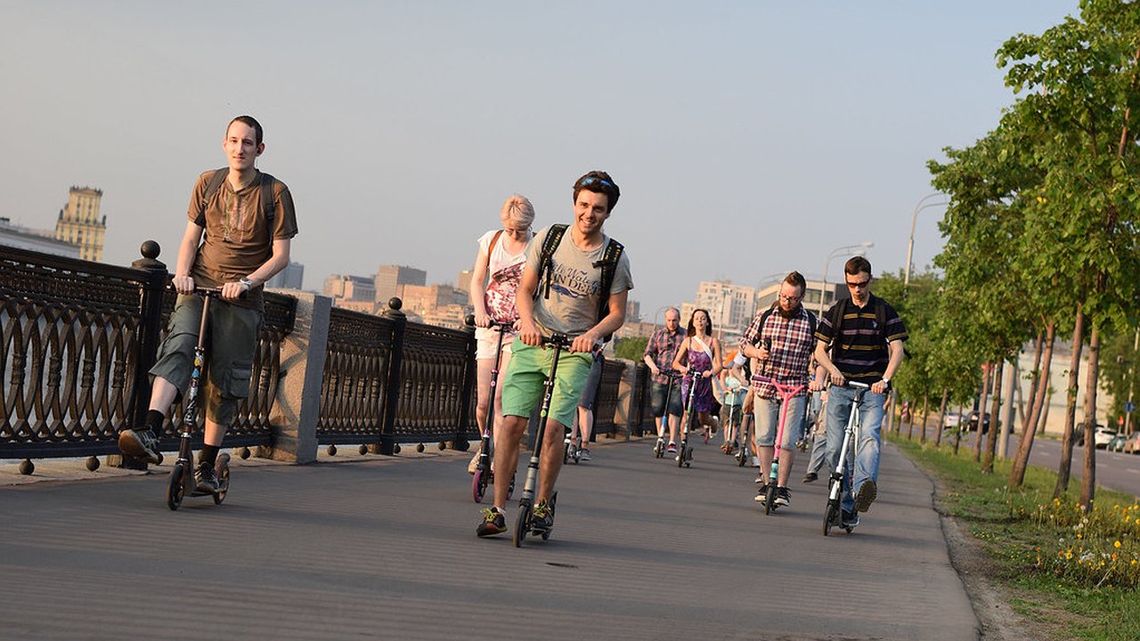 Главная картинка новости: В Новороссийске ограничили скорость движения электросамокатов