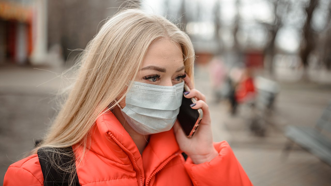 Главная картинка новости: Кубанцы продолжат носить маски и соблюдать социальную дистанцию