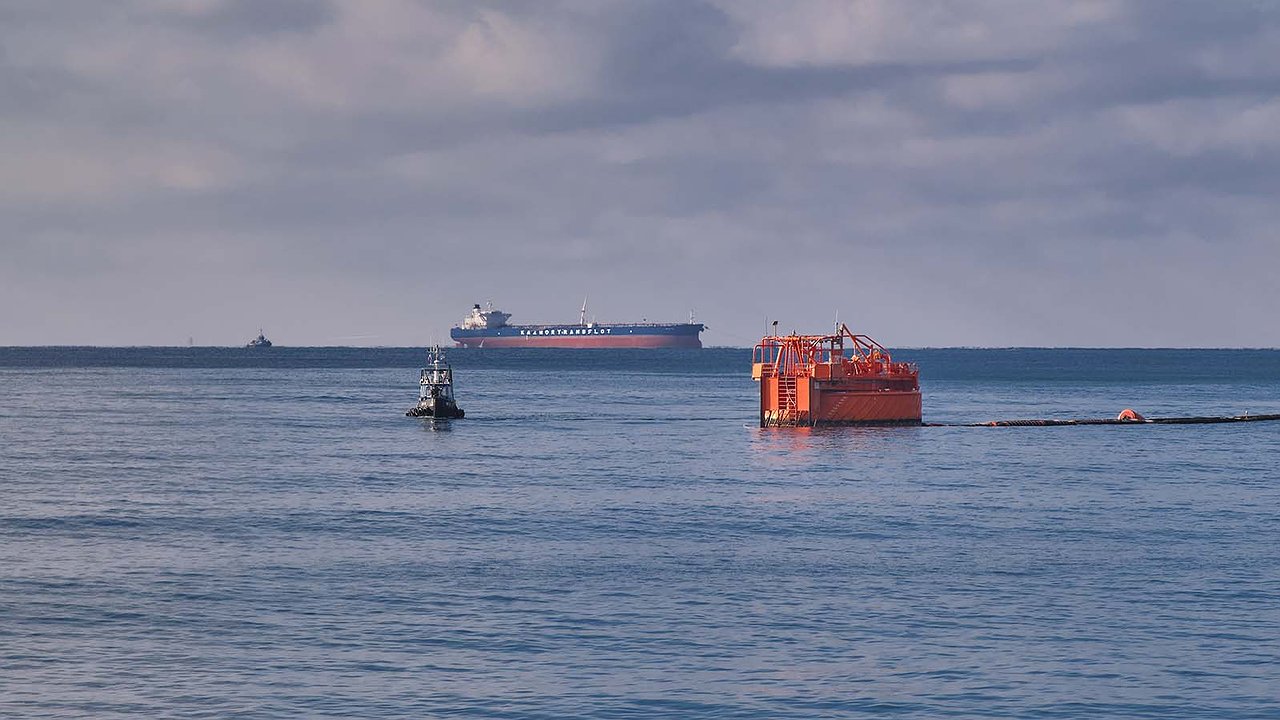 Главная картинка новости: КТК заплатил штраф в 5 миллиардов за разлив нефти под Новороссийском