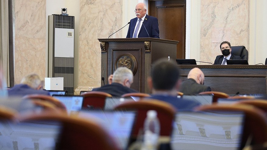 Главная картинка новости: Большинство кубанских депутатов поддержали законопроект о QR-кодах