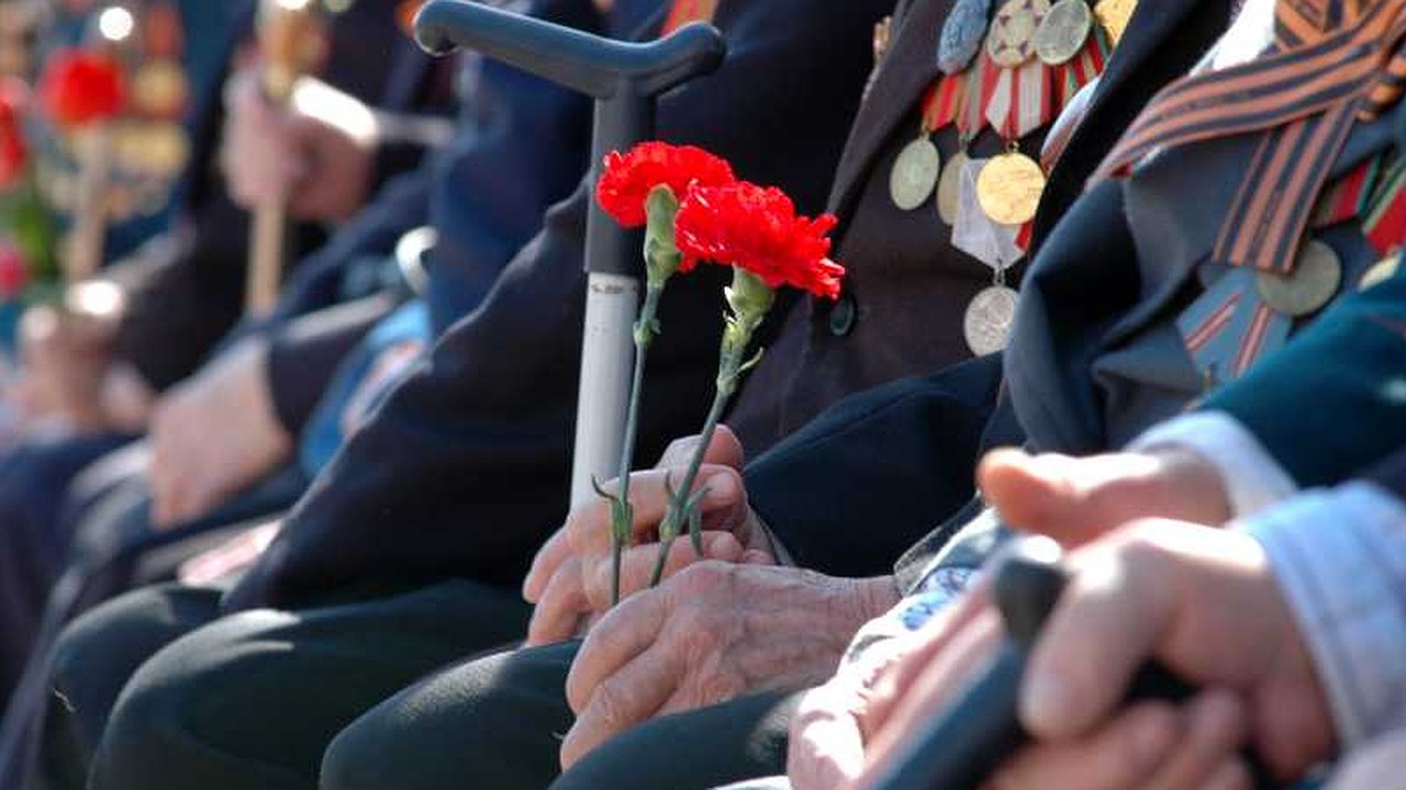 Главная картинка новости: Новороссийские ветераны ко Дню Победы получат до 20 тысяч рублей