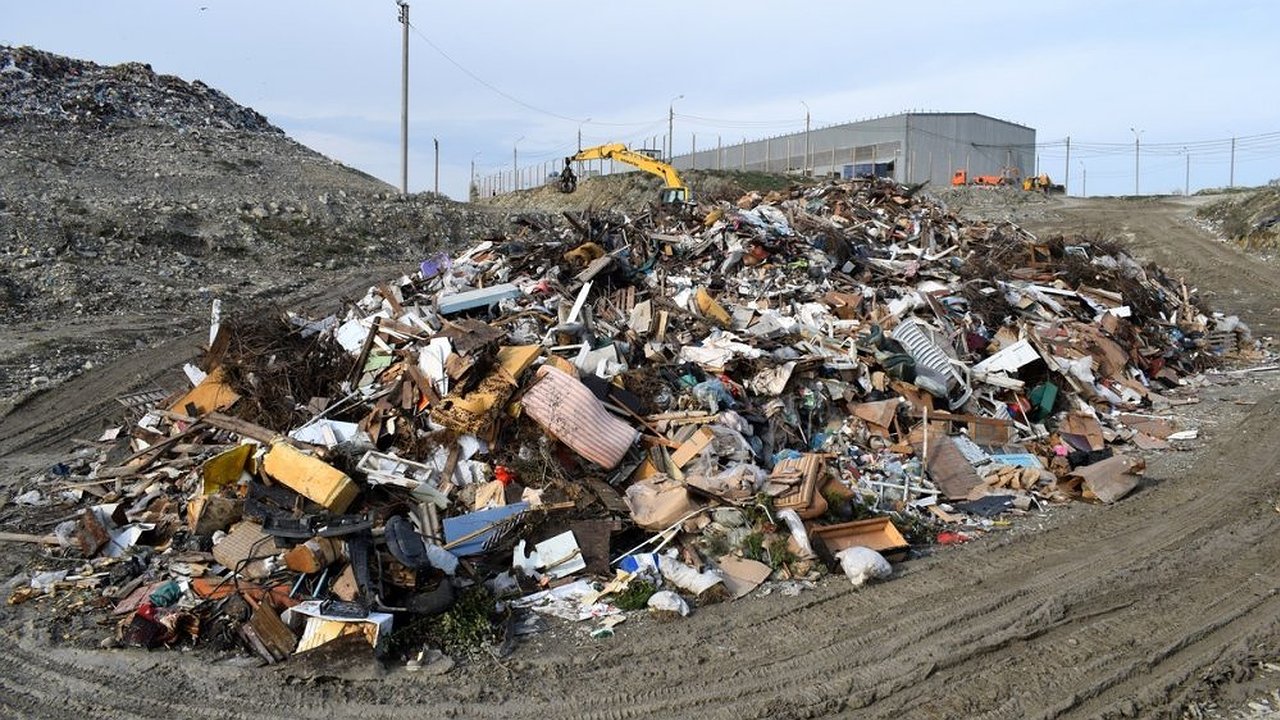 Главная картинка новости: Активисты Новороссийска написали министру экологии для решения проблем со свалкой