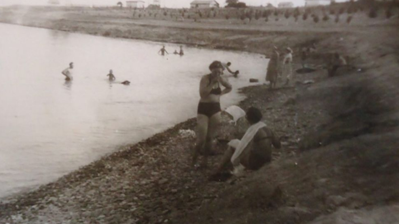 Главная картинка новости: Пляж в Мысхако. 70 лет назад и в наши дни