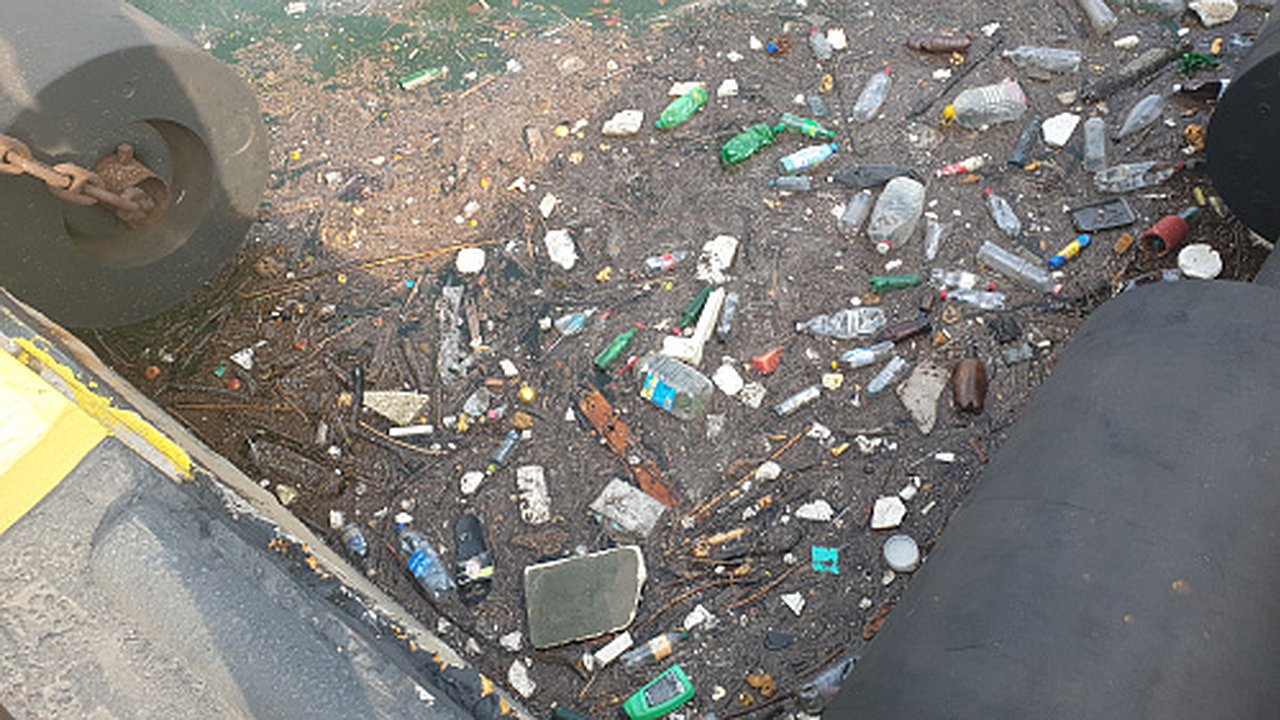 Главная картинка новости: Порт Новороссийска выплатит 4,7 миллиона за нанесенный вред Черному морю