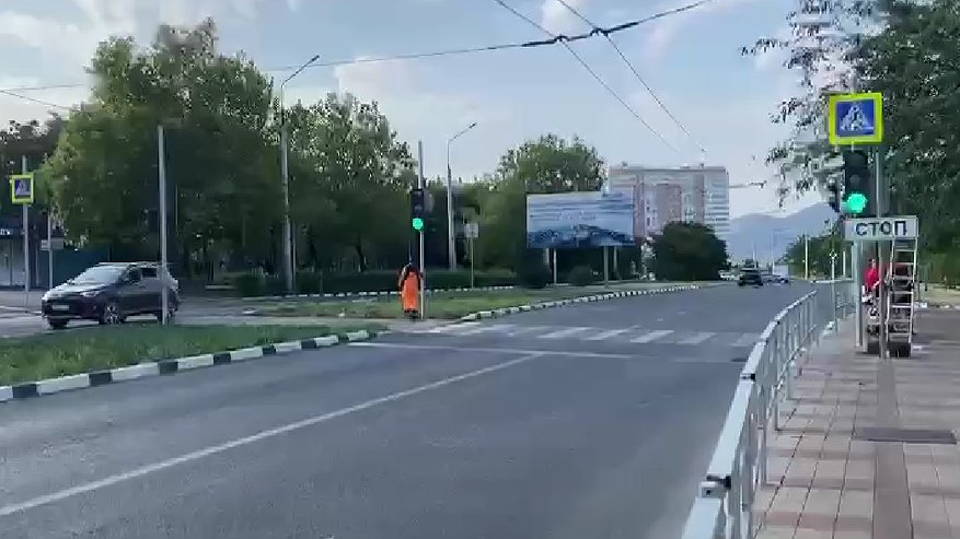 Главная картинка новости: Рядом с Ушаковкой в Новороссийске заработал новый светофор
