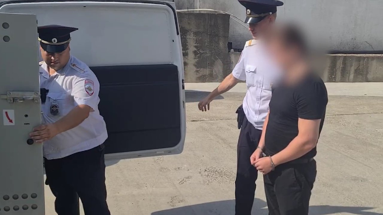 Главная картинка новости: Новороссиец, который в соцсетях призывал к терроризму, предстанет перед судом. Видео