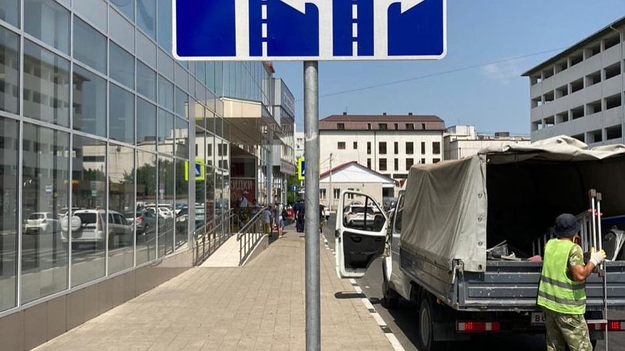 Главная картинка новости: В центре Новороссийска одностороннюю дорогу сделали двухсторонней