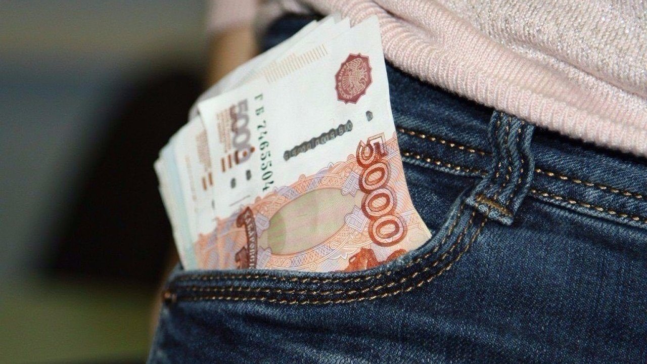 Главная картинка новости: Деньги складывал в карман. Житель Новороссийска обманул всех соседей со своего дома