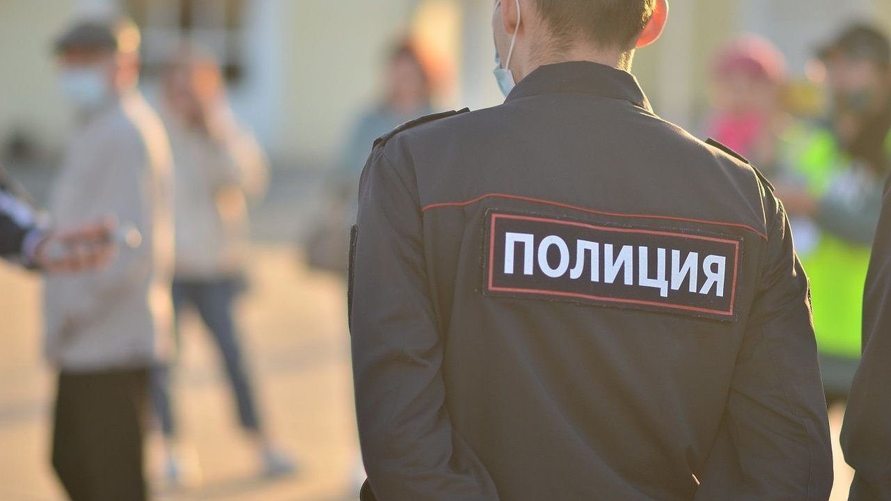 Главная картинка новости: Приезжий оделся в вещи новороссийца, пока тот купался в море, и скрылся