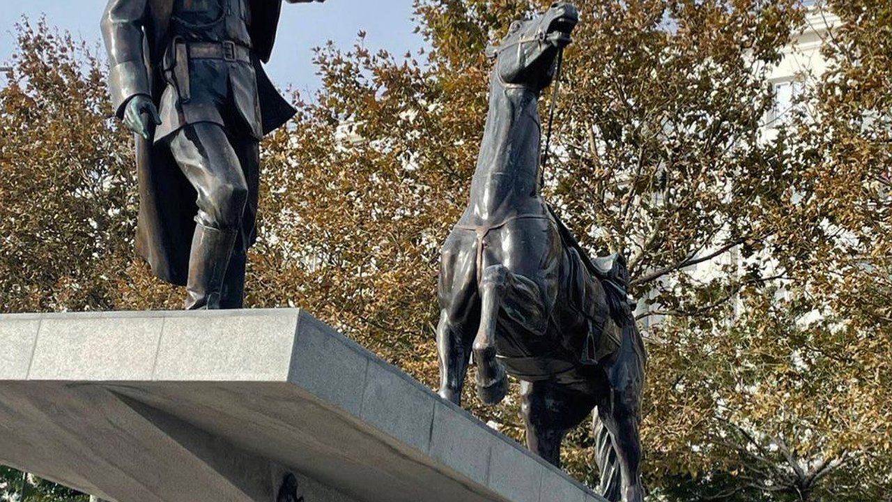 Главная картинка новости: В Новороссийске возбудили уголовное дело на вандалов, которые испортили памятник «Исход»