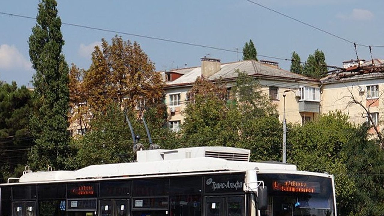 Главная картинка новости: Новороссийские учителя могут ездить на общественном транспорте бесплатно