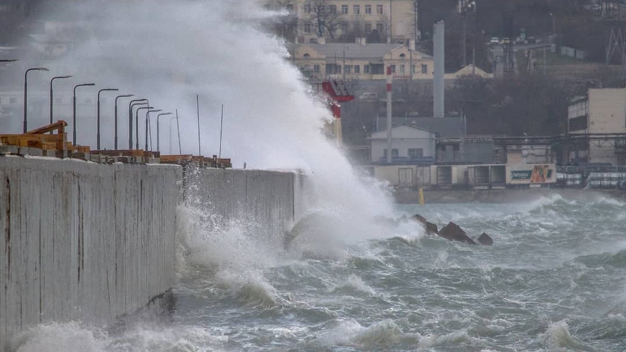 Главная картинка новости: Прощай, снег! На выходных в Новороссийск ожидается ветер и дожди