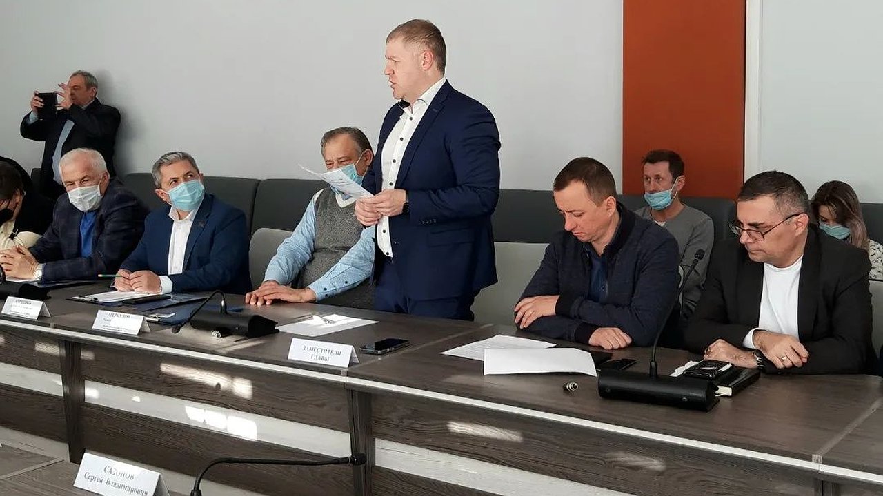 Главная картинка новости: В Новороссийске хотят сделать публичные слушания платными