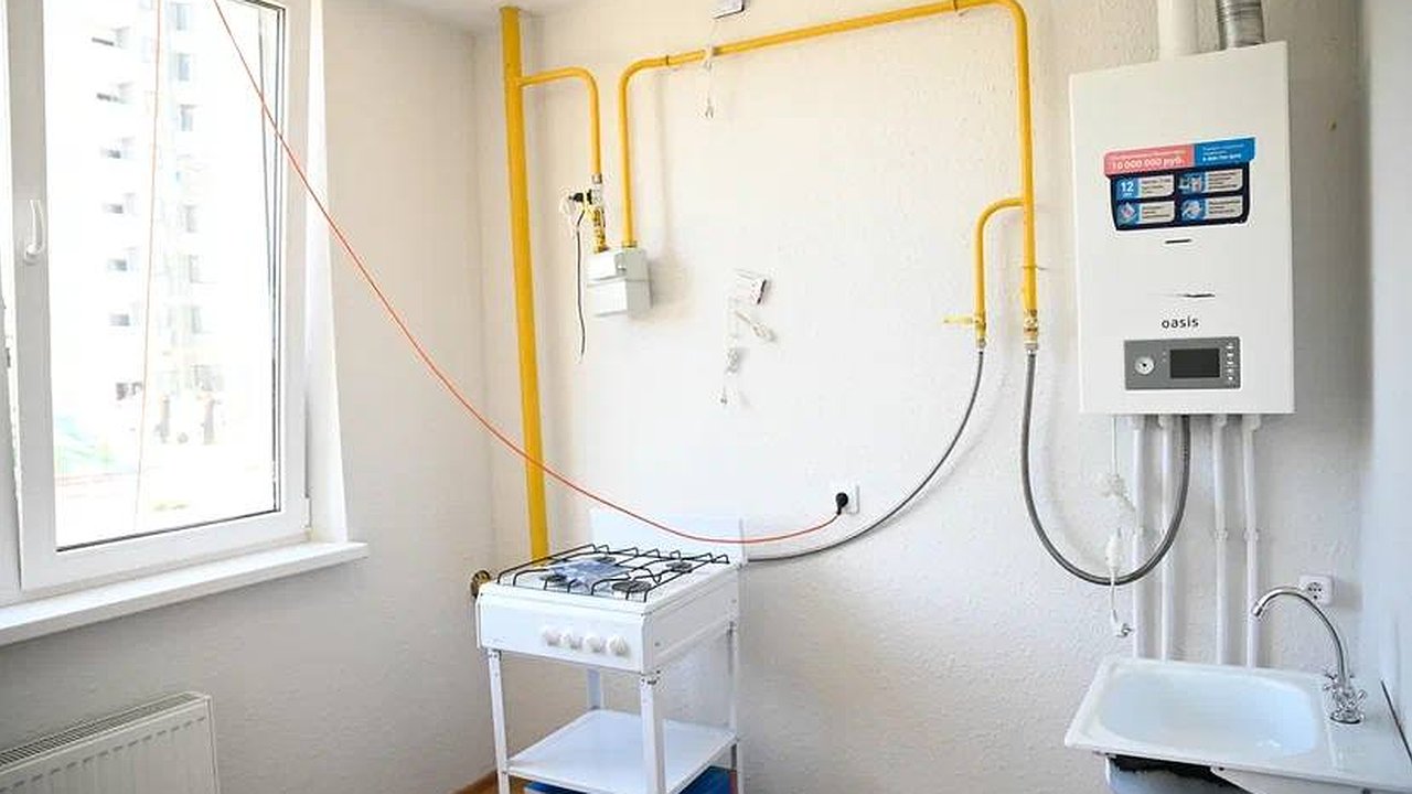 Главная картинка новости: В Новороссийске ключи от 58 квартир вручили детям-сиротам в новом ЖК