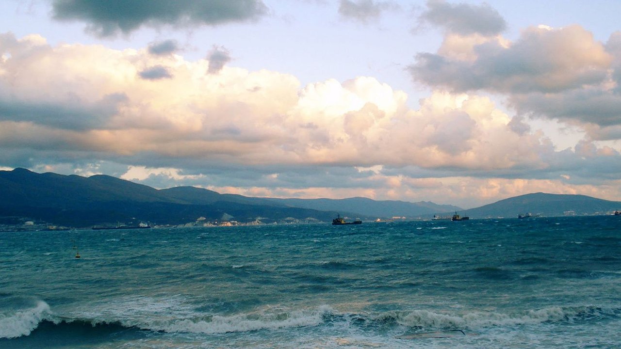 Главная картинка новости: Температура морской воды в Новороссийске остается некомфортной для купания