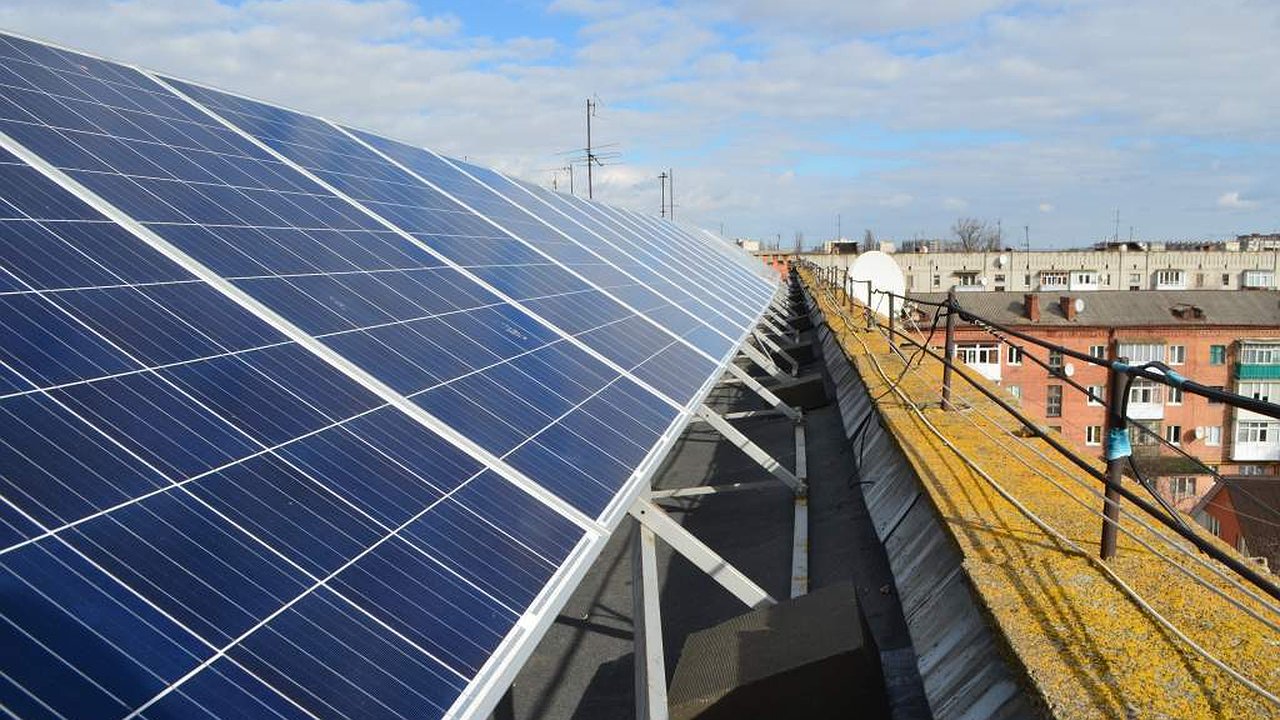 Главная картинка новости: На крыше здания мэрии Новороссийска появятся солнечные батареи