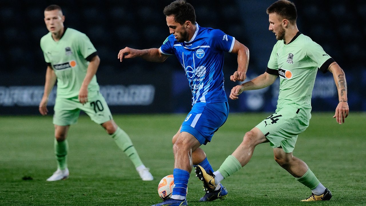 Главная картинка новости: «Черноморец» завершил сборы боевой ничьей с «Краснодаром»