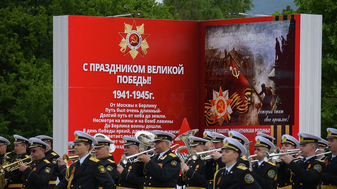 Главная картинка новости: Новороссийцы могут украсить фасады зданий ко Дню Победы