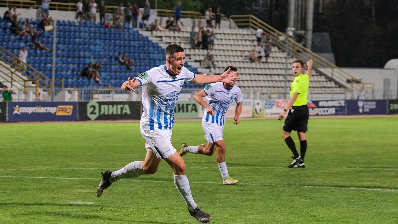 Главная картинка новости: Матчи, гандбольная команда и перекрытие дорог: завтра в Новороссийске празднуют 115-летие новороссийского футбола