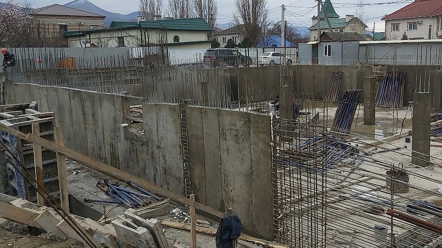 Главная картинка новости: В Цемдолине начали строить блок для начальных классов на 400 мест