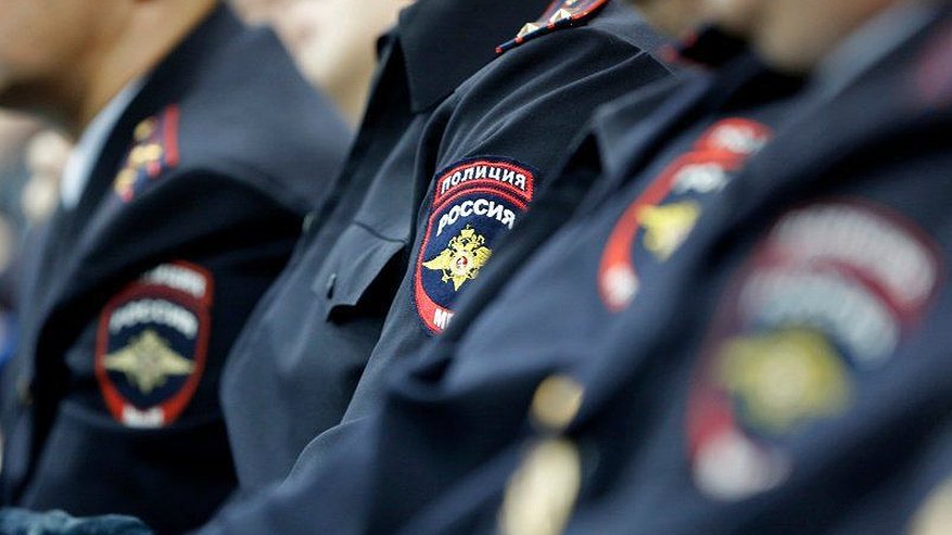 Главная картинка новости: Приезжий похитил запчасти на парковке у автосалона в Новороссийске