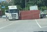 Миниатюра новости: На дорогах Новороссийска водитель увернулся от падающих контейнеров. Видео