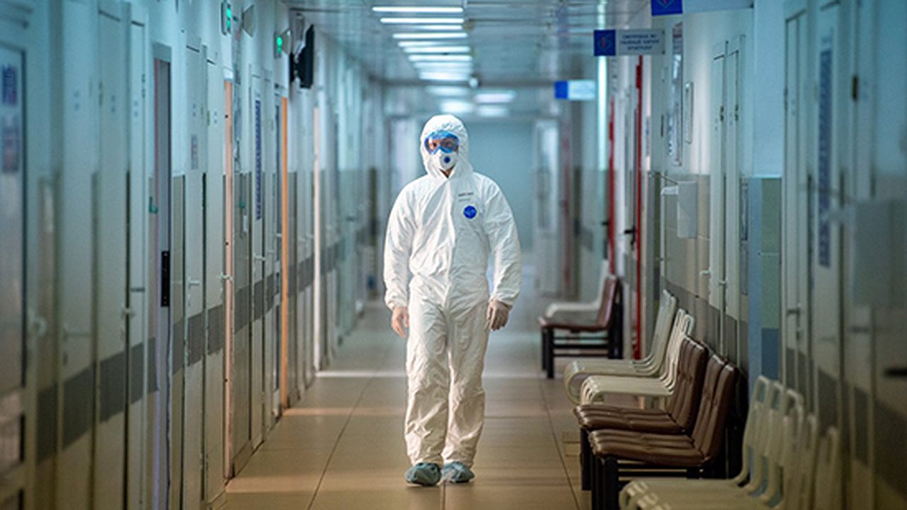 Главная картинка новости: На Кубани ужесточают меры против COVID-19. Туристы Новороссийска рассказали о ситуации в других городах