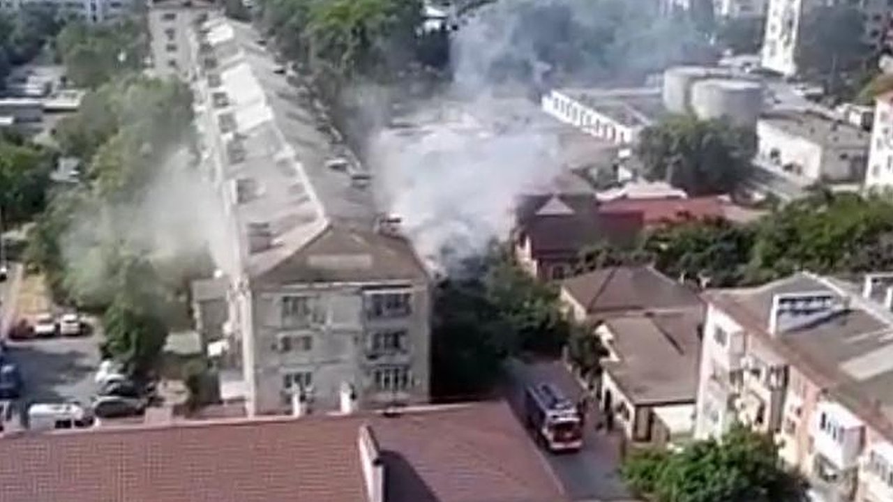 Главная картинка новости: Утром в центре Новороссийска загорелась квартира. Есть пострадавший