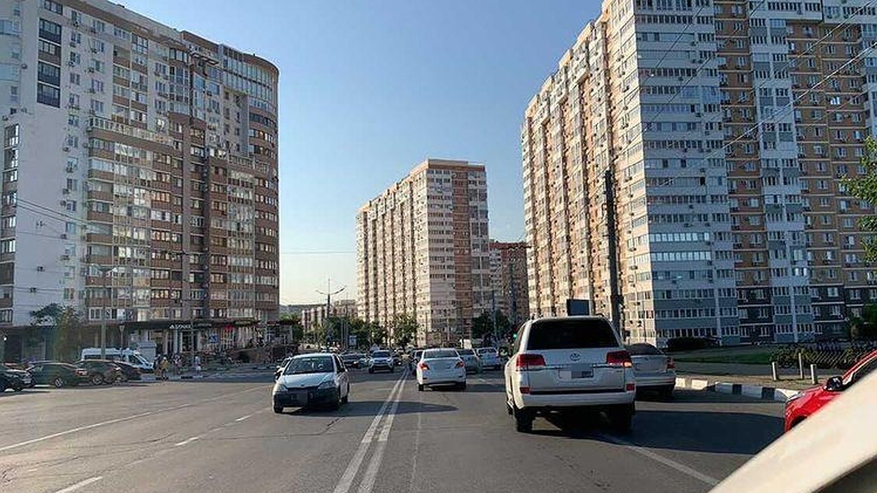 Главная картинка новости: Автолюбители Новороссийска больше не смогут поворачивать от «Самолета» на проспект Ленина