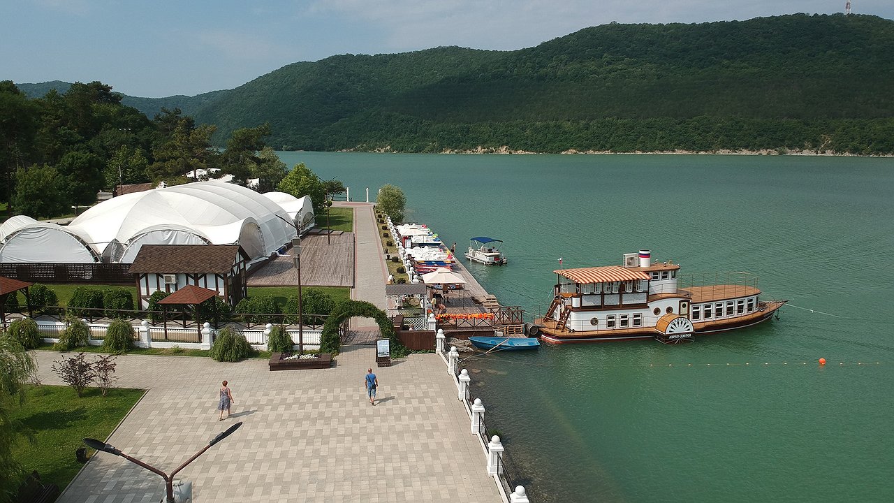 Главная картинка новости: Вдоль озера Абрау под Новороссийском построят новую прогулочную зону