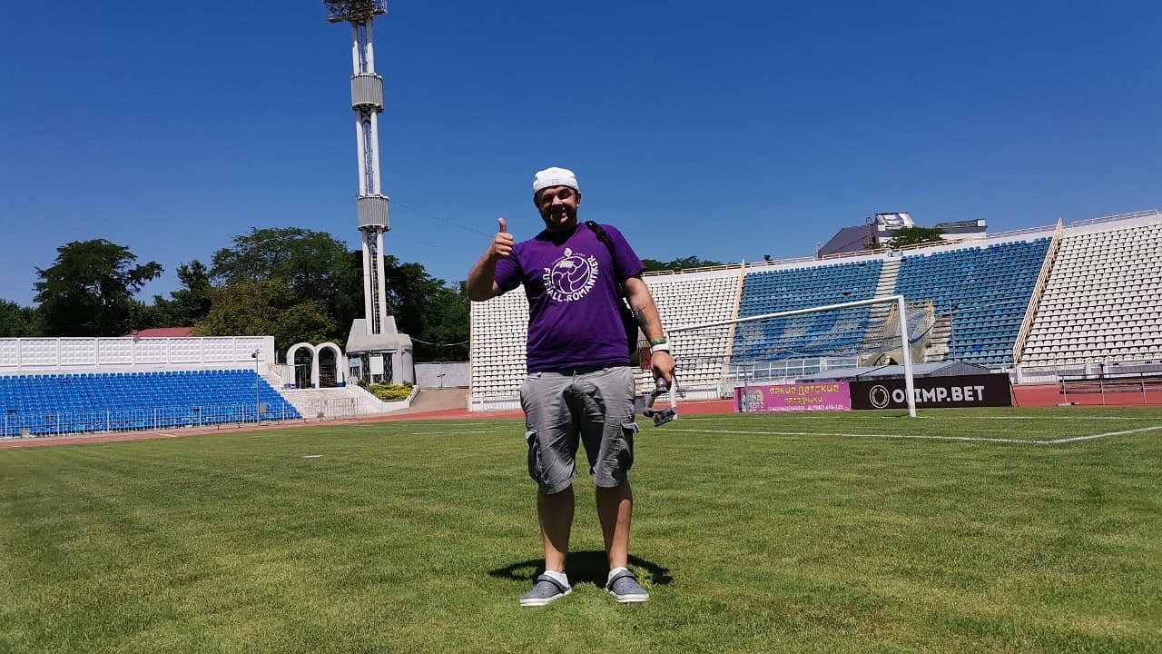 Главная картинка новости: В Новороссийск приехал «Собиратель стадионов». Граундспоттер назвал площадку «Черноморца» лучшей на побережье