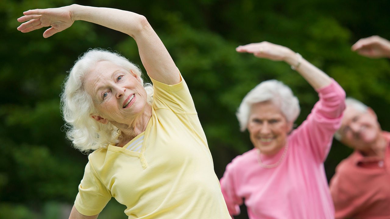 Главная картинка новости: Танцы, вокал и туризм. В Новороссийске стартовал проект для пенсионеров