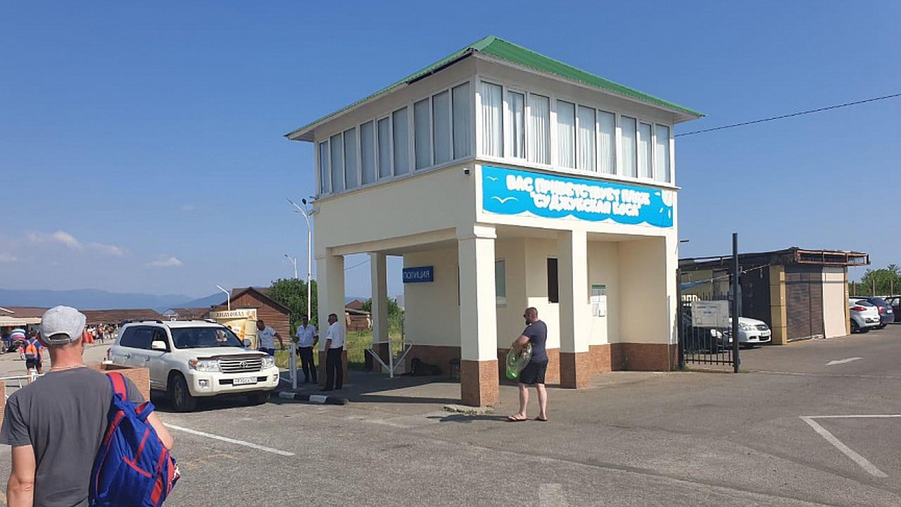 Главная картинка новости: Власти Новороссийска ищут владельца КПП на Суджукской косе