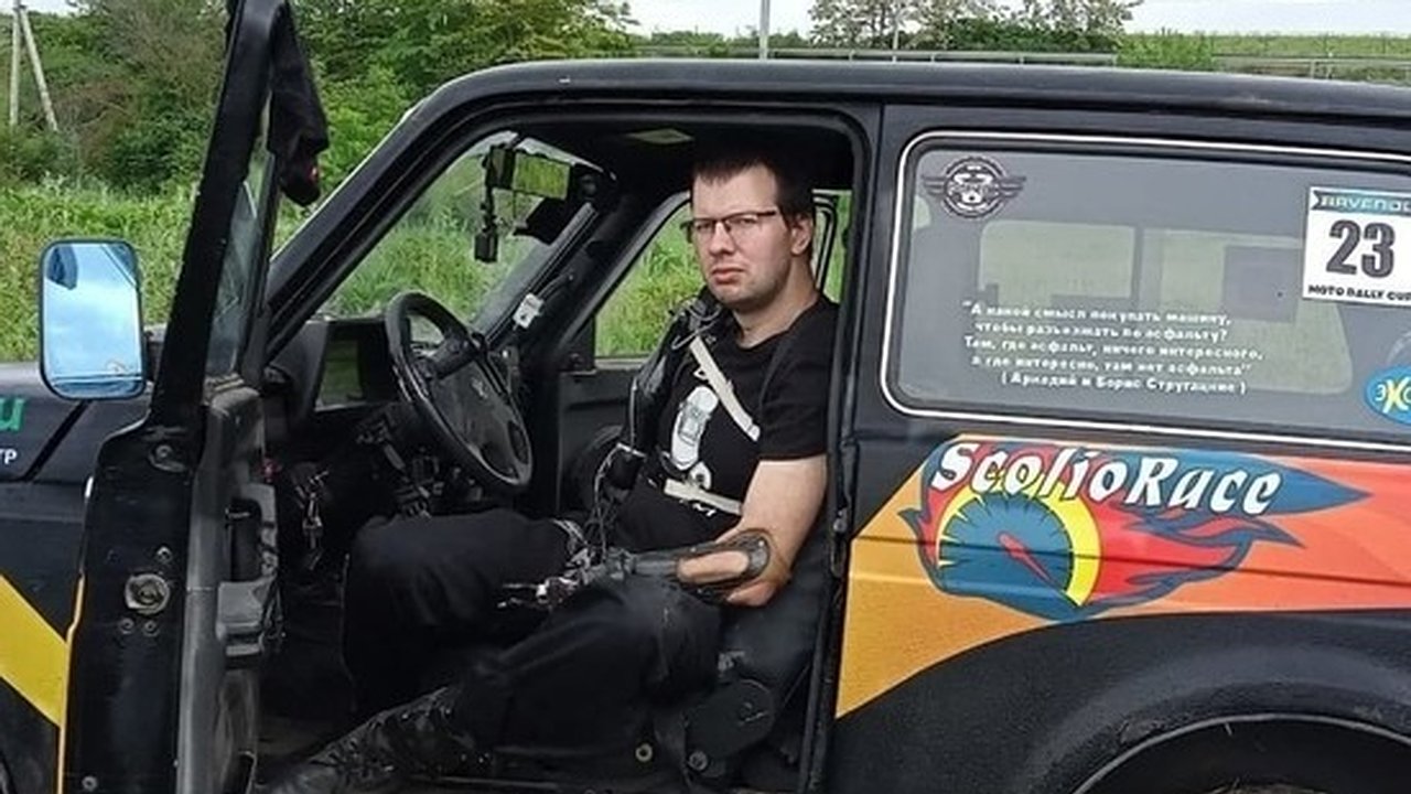 Главная картинка новости: Гонщик без рук занял второе место на ралли в Новороссийске