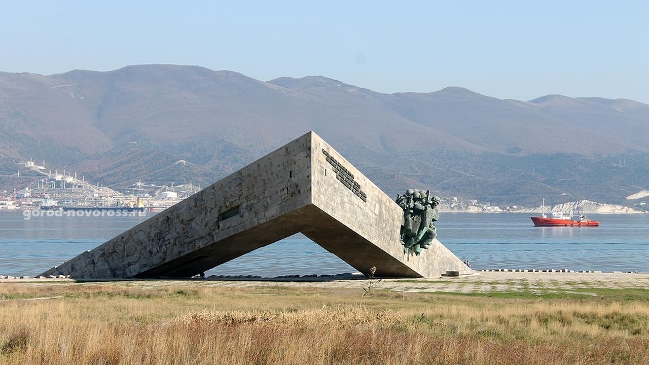 Главная картинка новости: В Новороссийске из-за  полумарафона «Малая земля» перекроют улицы для движения на личном авто. График