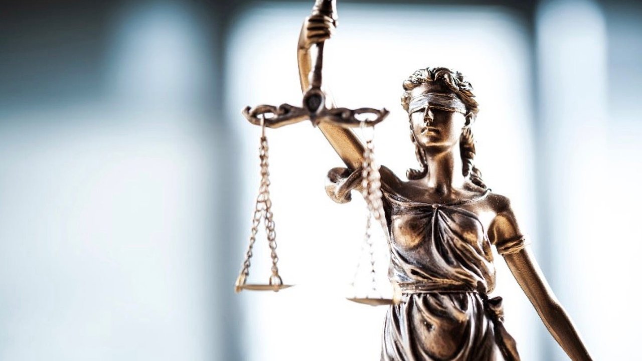 Главная картинка новости: Какие изменения в законах ждут новороссийцев в октябре?