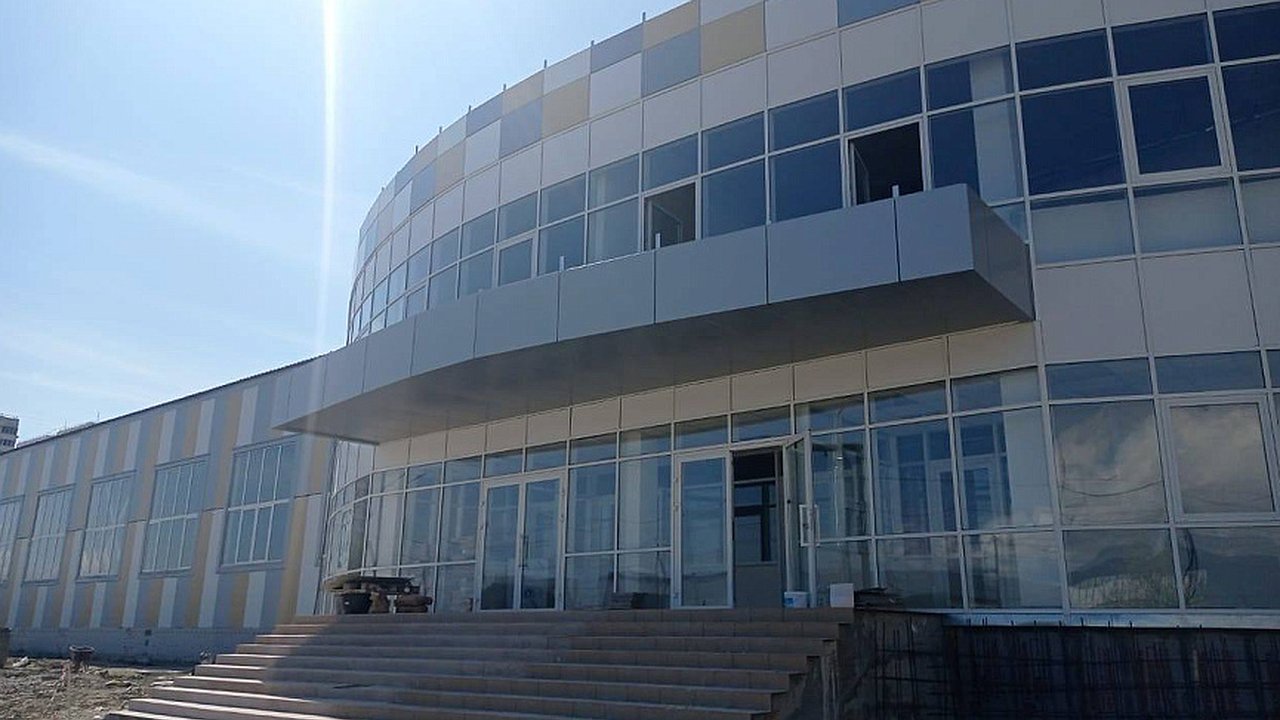 Главная картинка новости: Долгожданный объект: в Новороссийске завершается строительство Центра единоборств