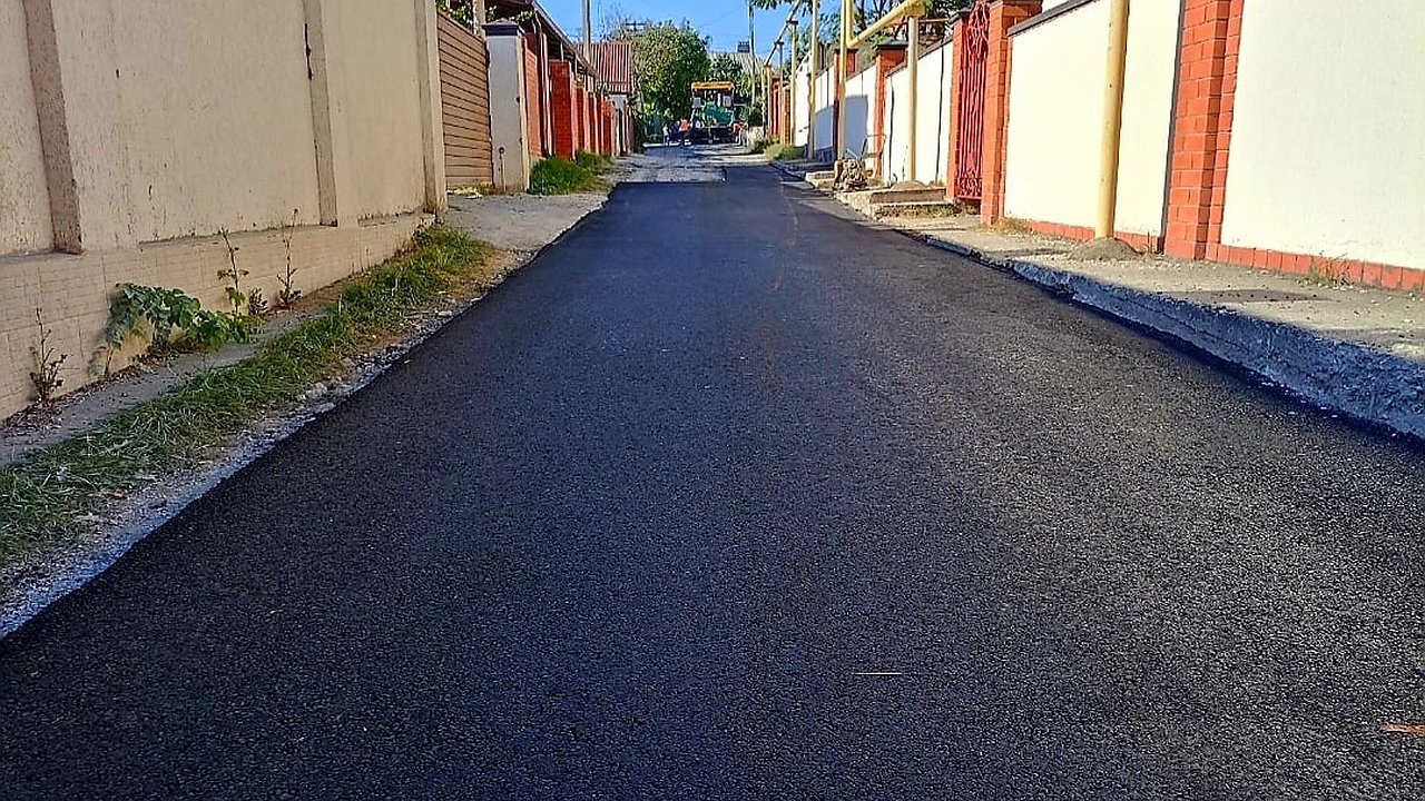 Главная картинка новости: Бетонирование, грейдирование и ямочный ремонт: какие дорожные работы выполнили в Новороссийске?