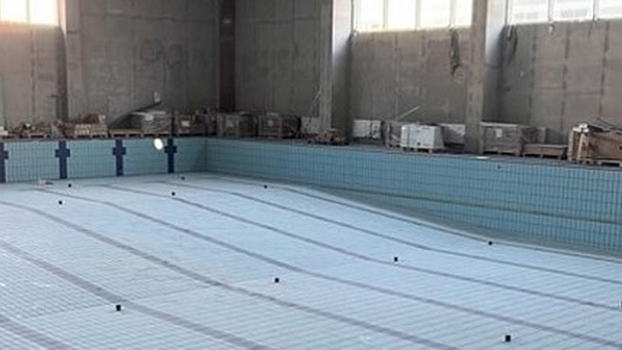 Главная картинка новости: Строительство плавательного центра «Посейдон» в Новороссийске подходит к концу