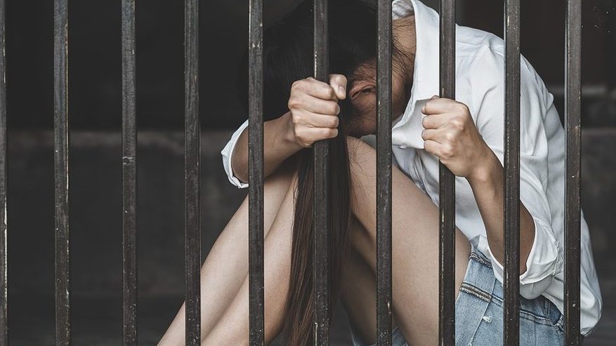 Главная картинка новости: Девушка воровала из магазинов Новороссийска обувь и алкоголь