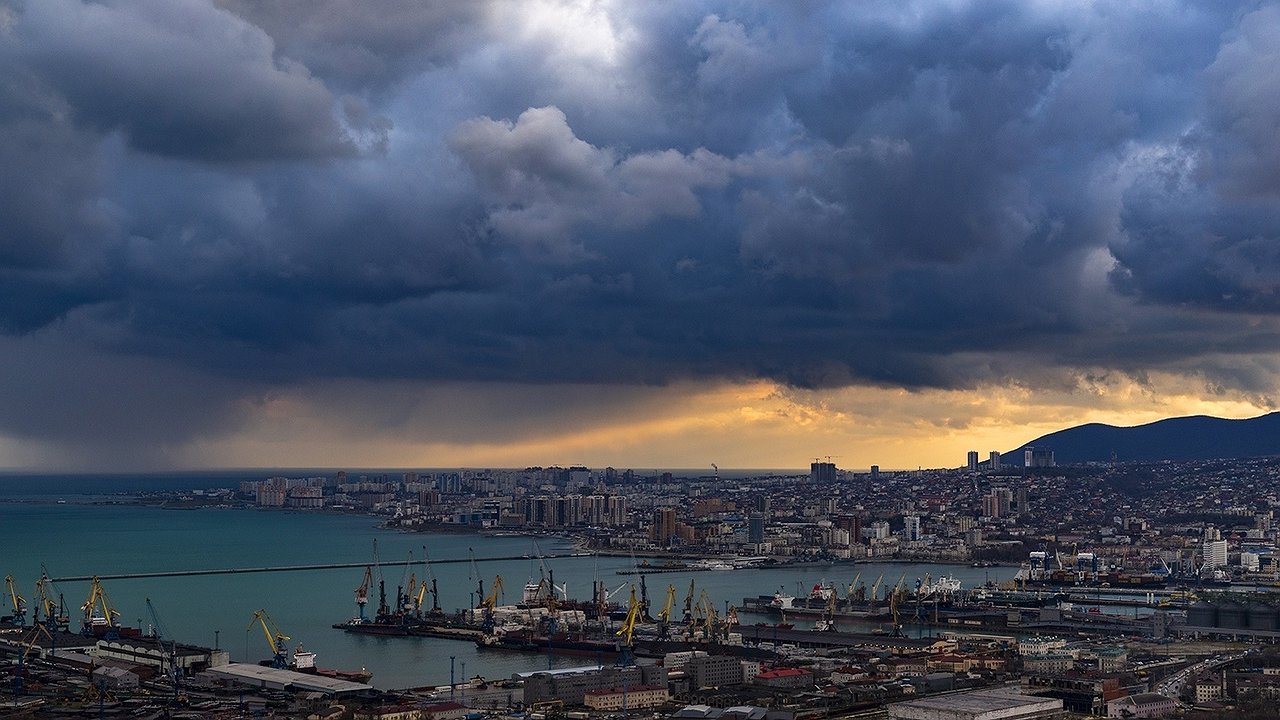 Главная картинка новости: Выходные в Новороссийске будут дождливыми