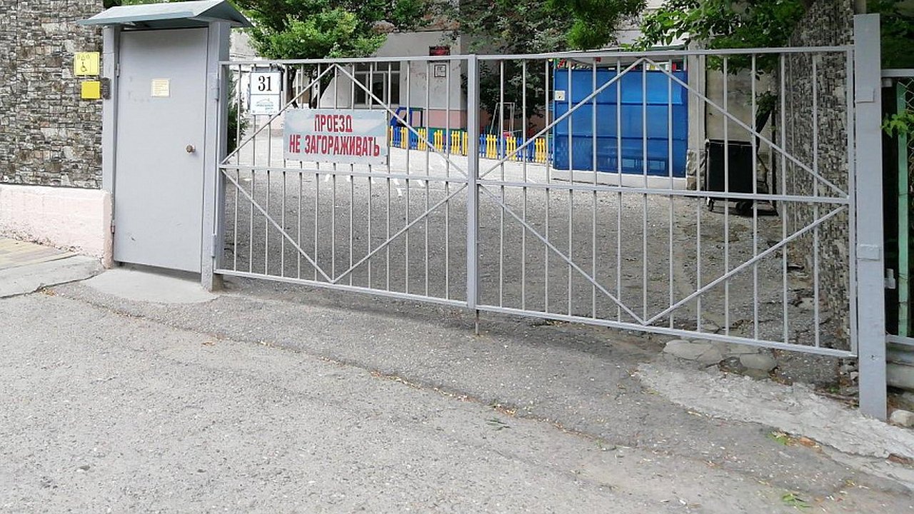 Главная картинка новости: Новороссийским чиновникам неизвестны сроки начала реконструкции д/с №17